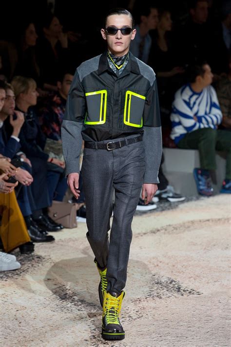 ausbildung 2018 versace louis vuitton|Louis Vuitton Fall 2018 Menswear Collection .